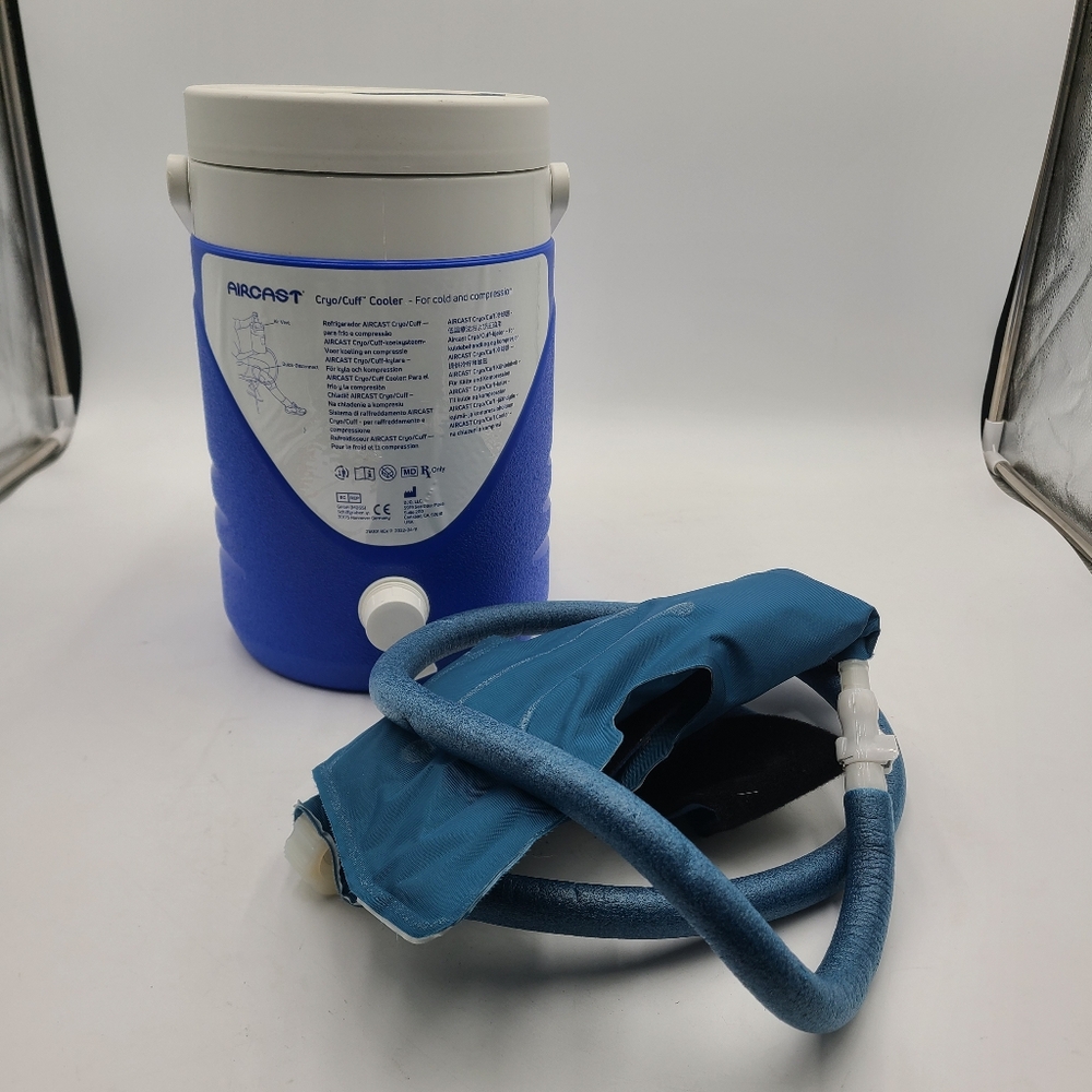 Aircast Cryo/Cuff Cold Therapy: Knee Cryo/Cuff Gravity-Fed Cooler Medium